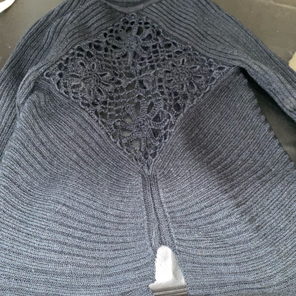 Two cute sweaters - Picture 10 of 10